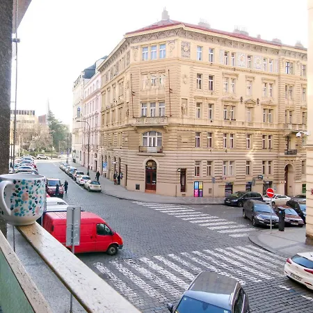 Dancing House Central Modern #05 פראג